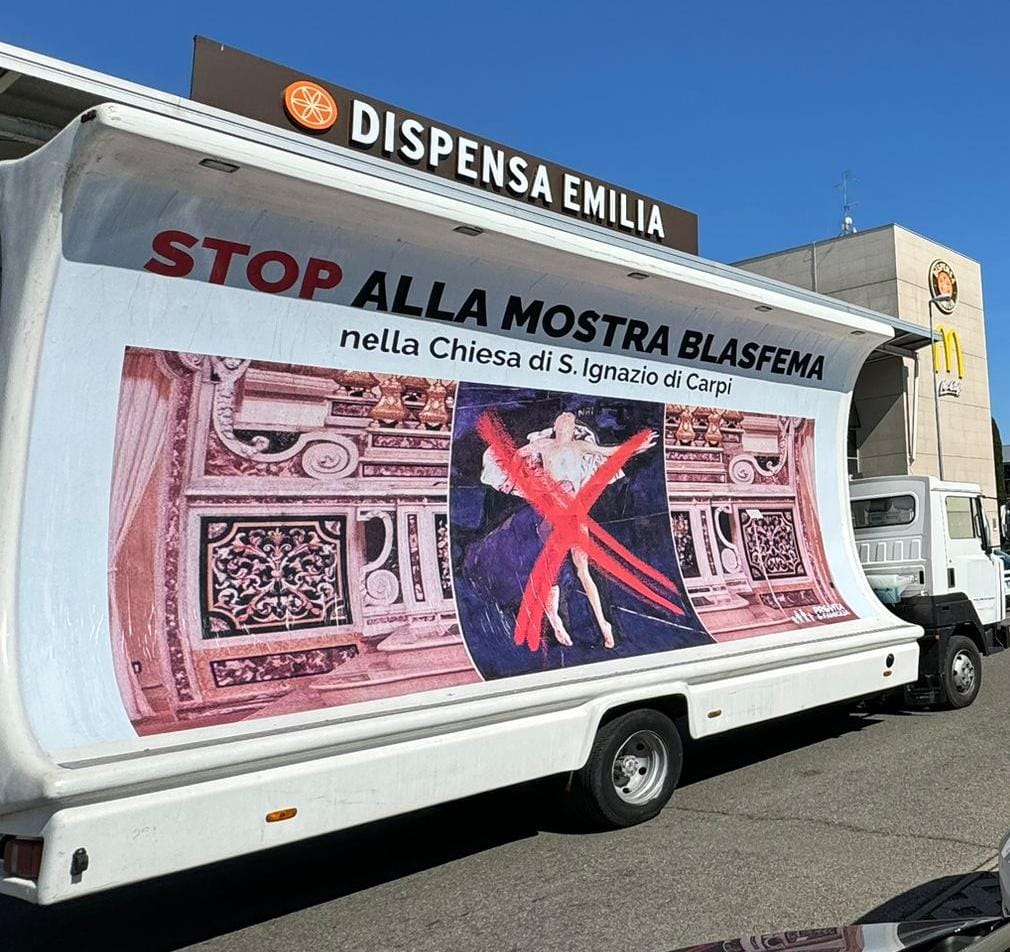 Carpi. Nostri Camion-vela contro mostra blasfema. Brandi: «Intervenga il Vaticano» 1
